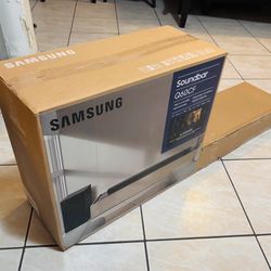 Samsung (HW-Q60CF) 3.1 Ch. Soundbar Home Theater ≠ 420 Watts, Dolby Audio + DTS Virtual:X, Adaptive Audio