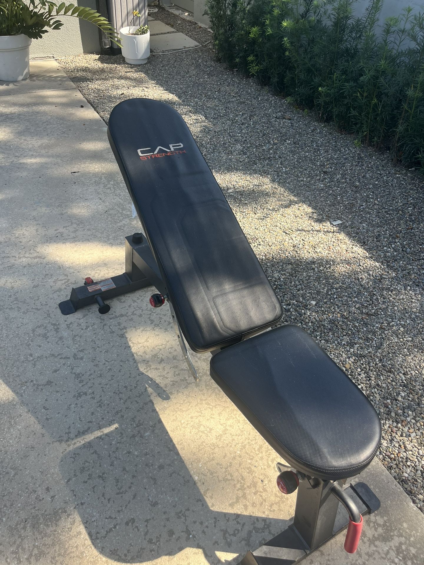 Cap Strength Weight Bench