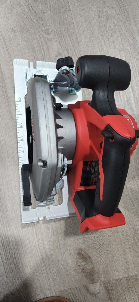 Milwaukee Circular Saw 