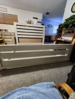 KING SIZE HEADBOARD/FOOTBOARD/SIDE RAILS- WHITE WASH COLOR