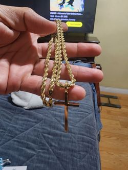 14k Gold rope chain with cross