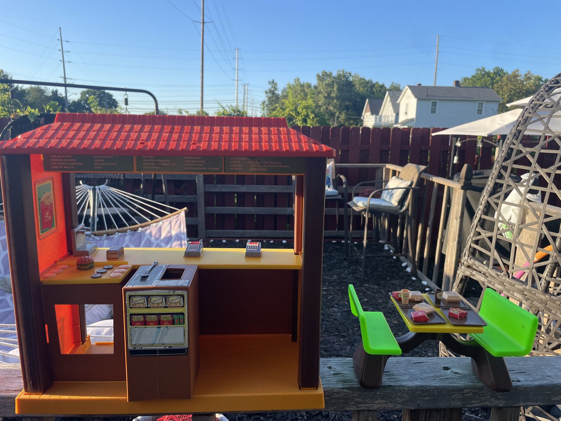 McDonald 1982 Vintage Restaurant Toy!!
