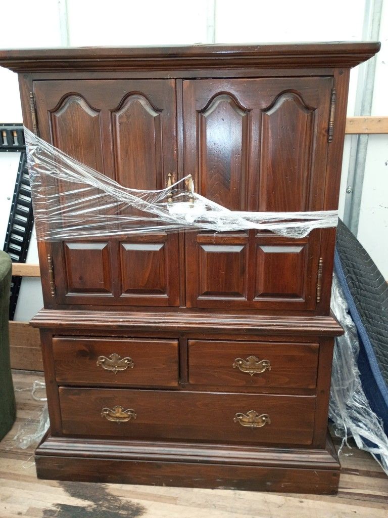 Antique Dresser With Multiple Drawers Inside