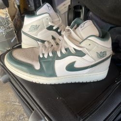 Jordan 1 Mid SE Oxidized Green 