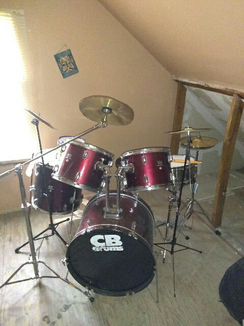 10 piece drum set with remo heads and toma boom stand.