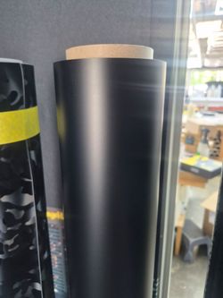 Satin black vinyl wrap by the roll or yard . Negro satin rollo completo para forrar carros
