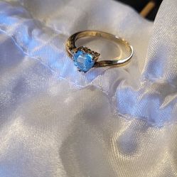 10k Gold Ring Heart Shaped Sky Blue Topaz Gem