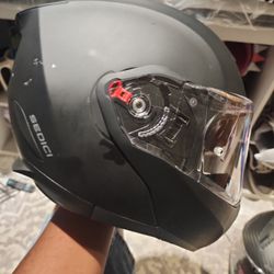 black sedici helmet