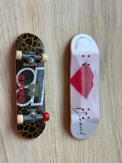 Tech Deck Skateboard