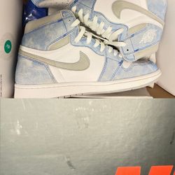 Jordan 1 Hyper Royal