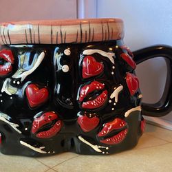 Glazed Lips Boxer Coffee Tea Mug Planter Ceramic Decor Susan Burger Vase NWT