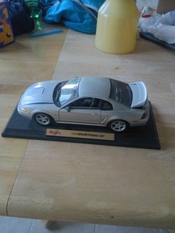 Maisto 1999 Ford Mustang GT Die-Cast Model