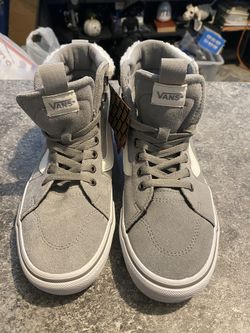 Vans Sk8, Hi Top, Suede Faux Fur Sneakers, Size 8, New with tags !!