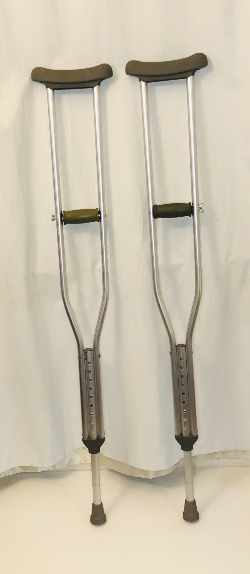 Adjustable Aluminum Crutches 5'2" - 5'10"