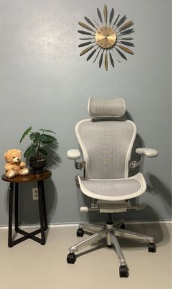 New Herman miller aeron remastered w aluminum base
