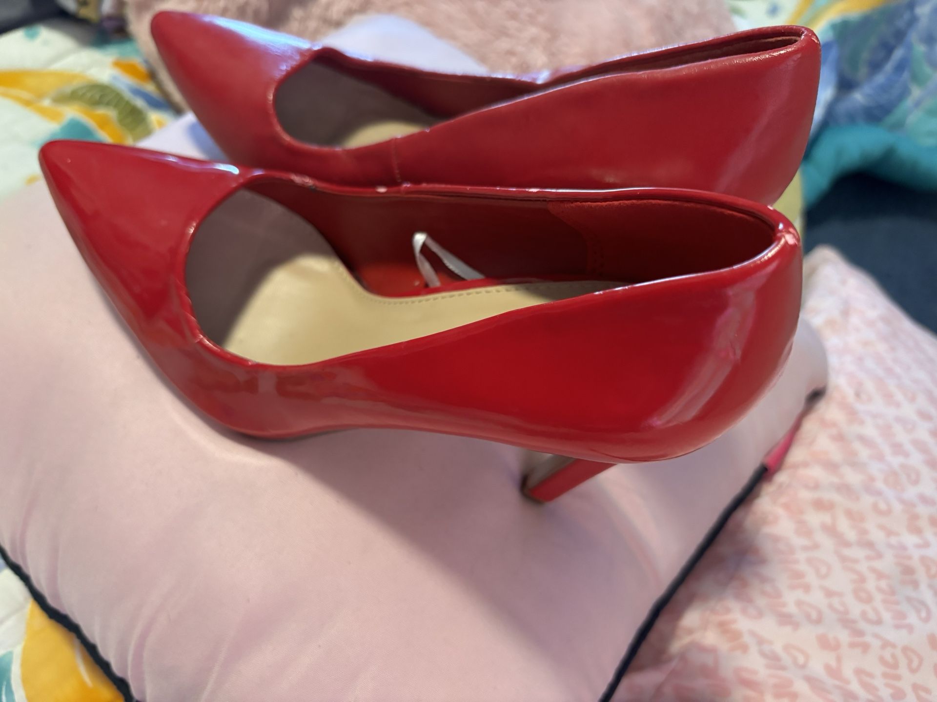 HELLO CLEAN CLOSET HERE RED HI HEELS CASH ONLY