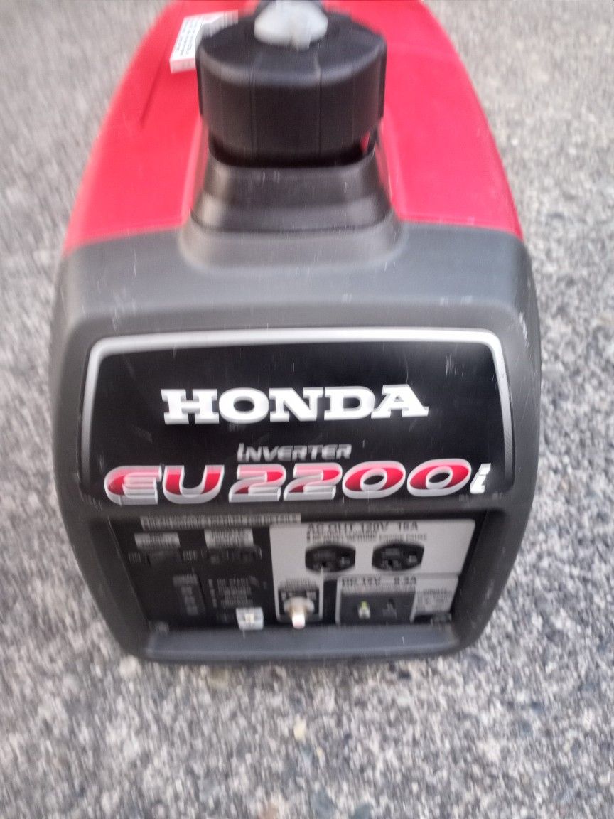 Honda EU2200i Inverter Suitcase Generator Excellent Condition Runs Excellent. Many Other Tools. For Pick Up Fremont Seattle. No Low Ball/Trades Please