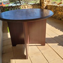 Round Table ( Formica )