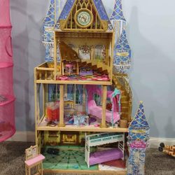 Disney Princess Cinderella Royale Dream Doll House for Sale in