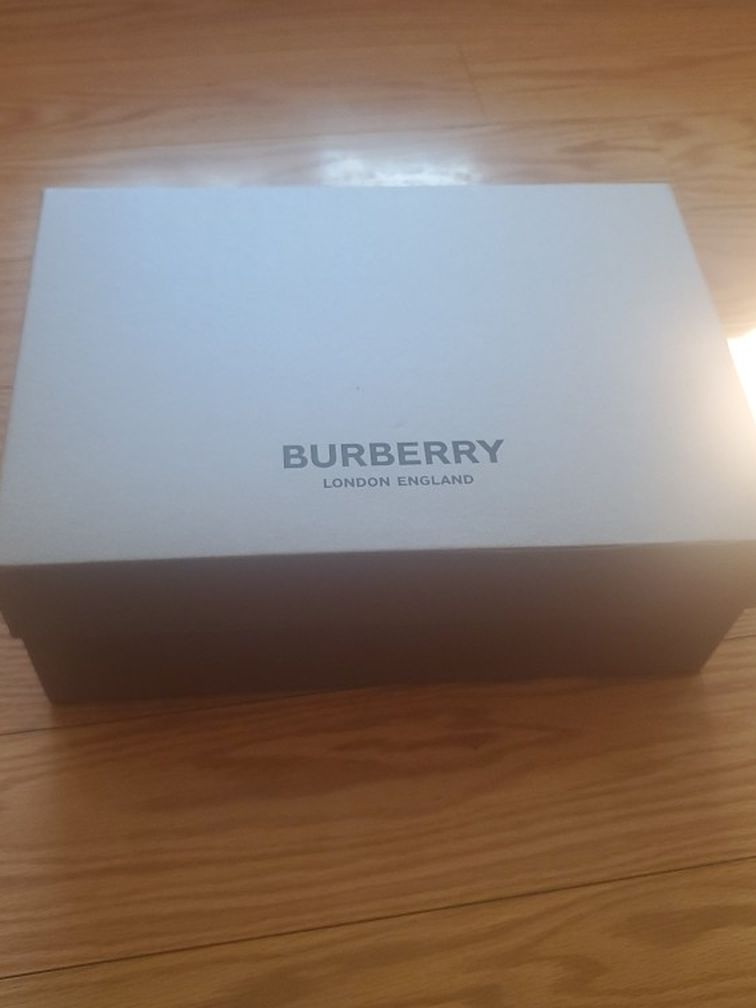 Burberry slides Size 9 US