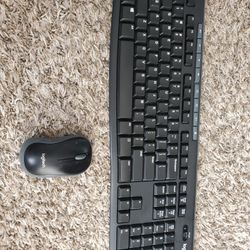 Wireless Keyboard & Mouse (Logitech K270) 