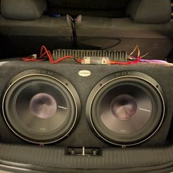 2x Rockford Fosgate P3D4-12  12" w/ Ported Enclosure & Fosgate PUNCH700S