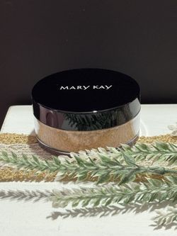 Mary Kay Silky Setting Powder
