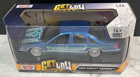 Diecast Caprice Lowrider Blue Metallic. 1/24 Diecast Model Car