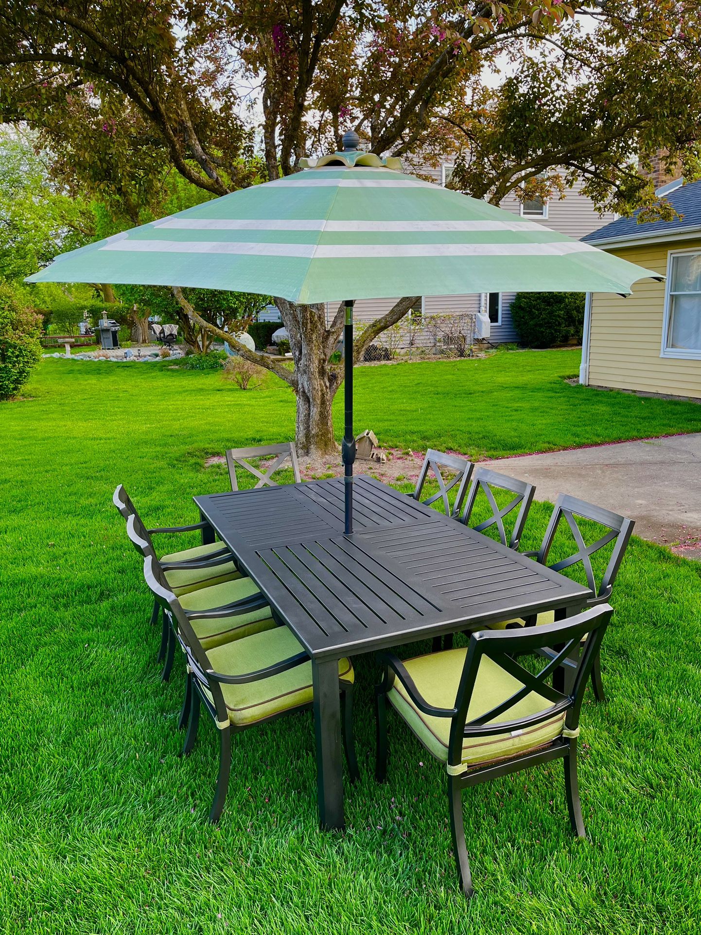 (Like New!) Crate & Barrel Aluminum Patio Table + 8 Chairs w/ Sunbrella Cushions + Umbrella