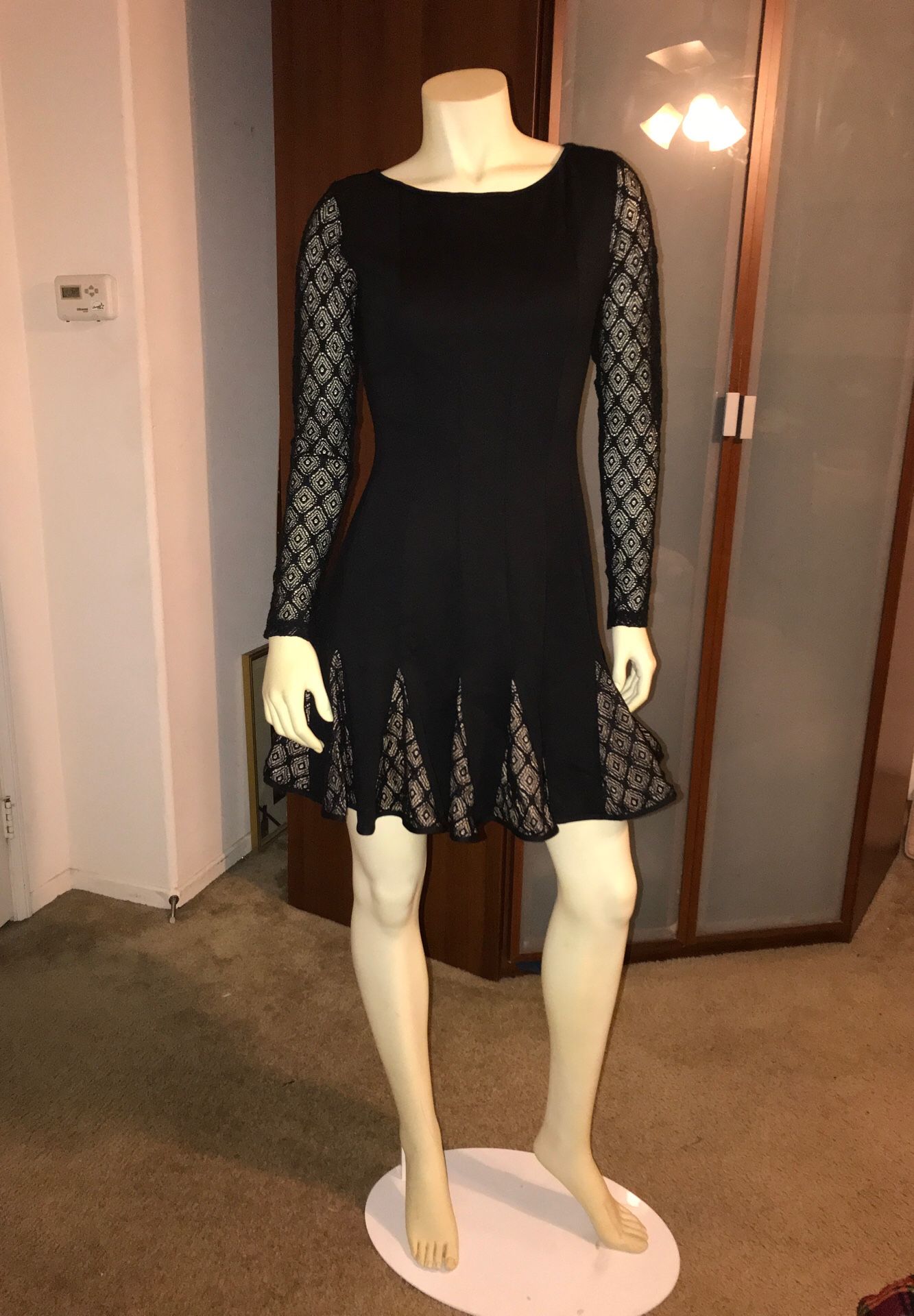Beautiful black dress size 8 new w tags