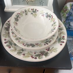Home Holly Berry Christmas 4 Dinning Set 