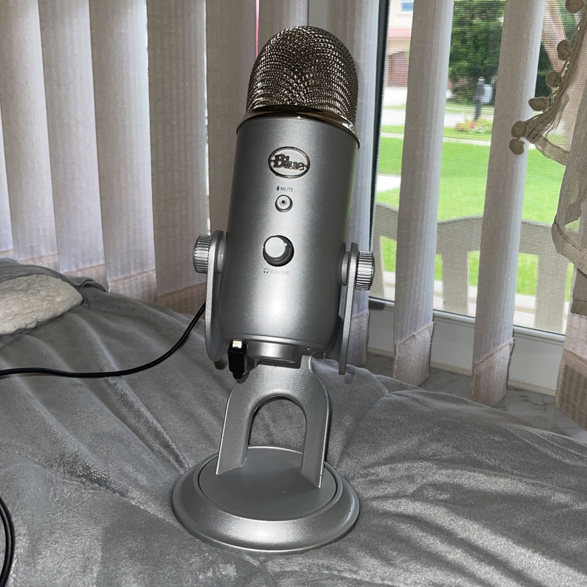 Blue Yeti USB Mic for Recording and Streaming On PC and MAC