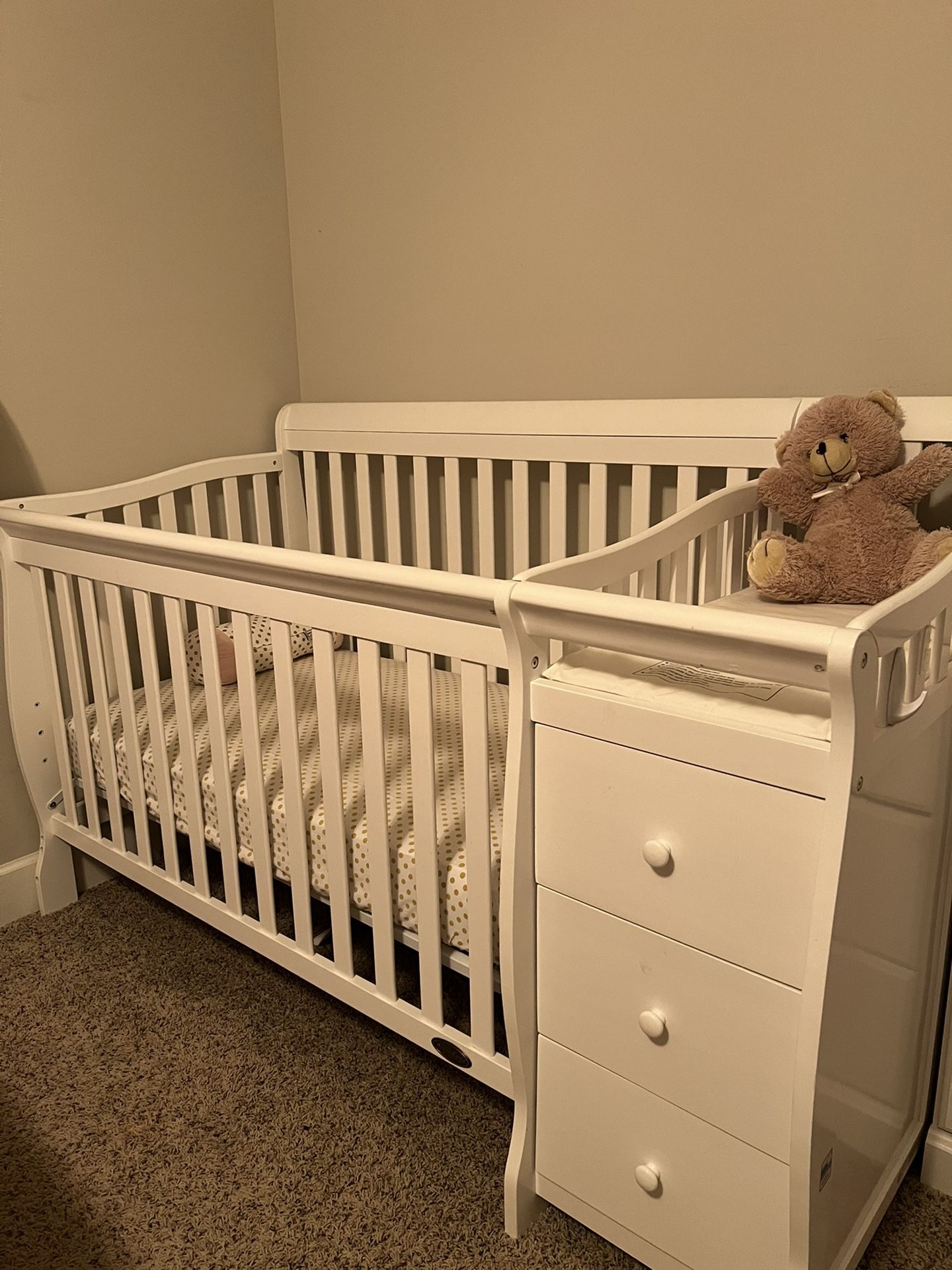 Dream On Me 5-in-1 Brody Convertible Crib with Changer in White 