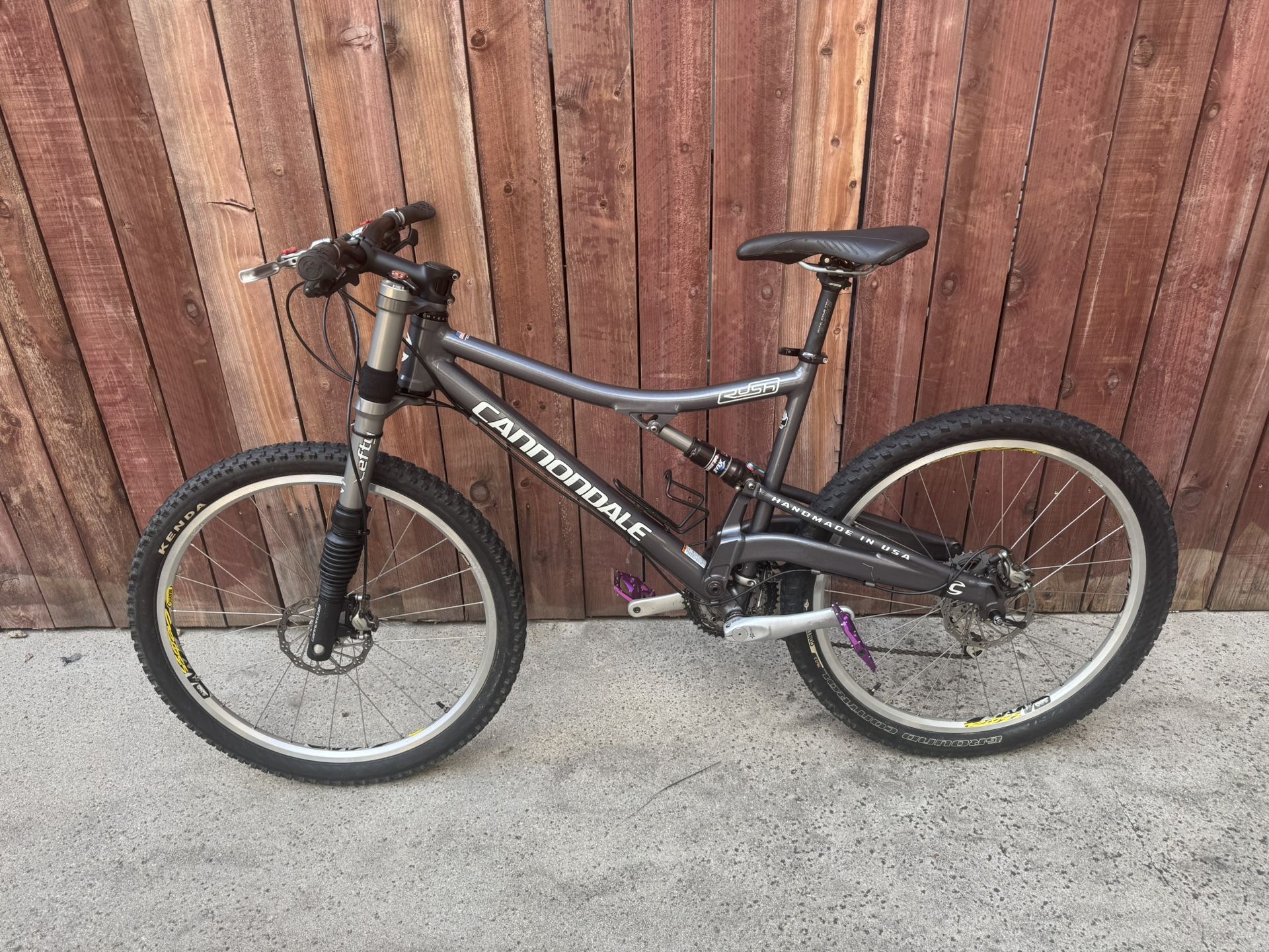 2006' - 26' MTB CANNONDALE LEFTY RUSH / 9 Speed / Aluminum Frame