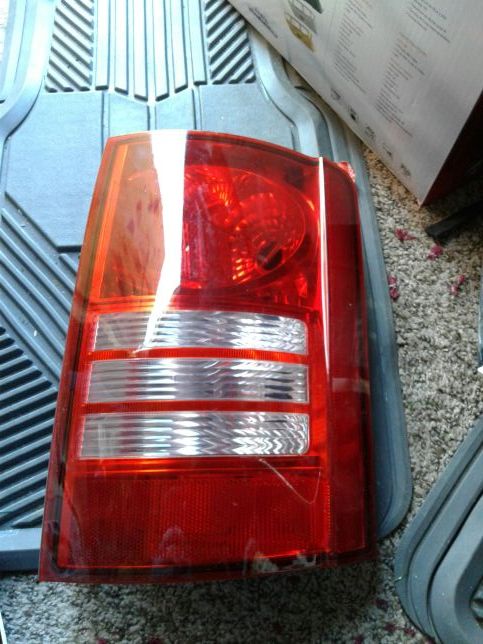 08 09 10 town country rh tail light passenger side