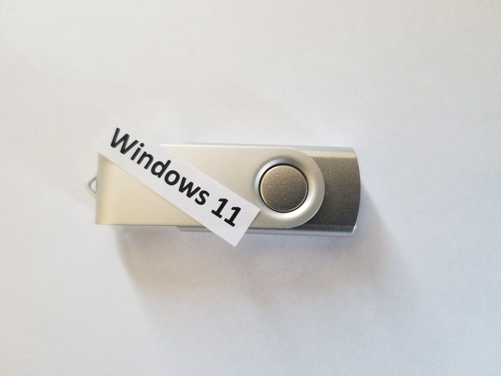 Windows 11 bootable USB 32gb no tpm requirement & able to do clean install