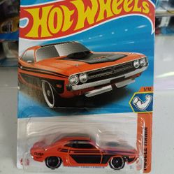 Hot Wheels '71 Dodge Challenger 