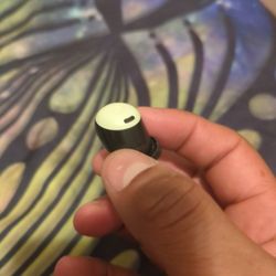 Right Pixel Pro Earbud