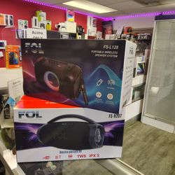 Altavoces portátiles inalámbricos Bluetooth para fiestas con micrófono — Desde solo $119