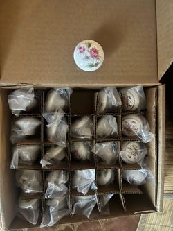 Cabinet knobs ceramic type
