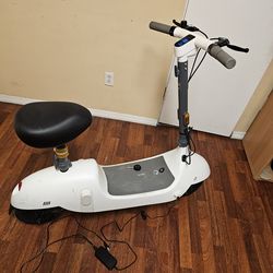 OKAI ELECTRIC SCOOTER 36V,LED LIGHTS,LCD DISPLAY,CHARGER INCLUDING, BRAKES,TIRES PNEUMATI
FOLDABLE 15MPH RUN IN VERY GOOD CONDITION YOU CAN TEST IT BE