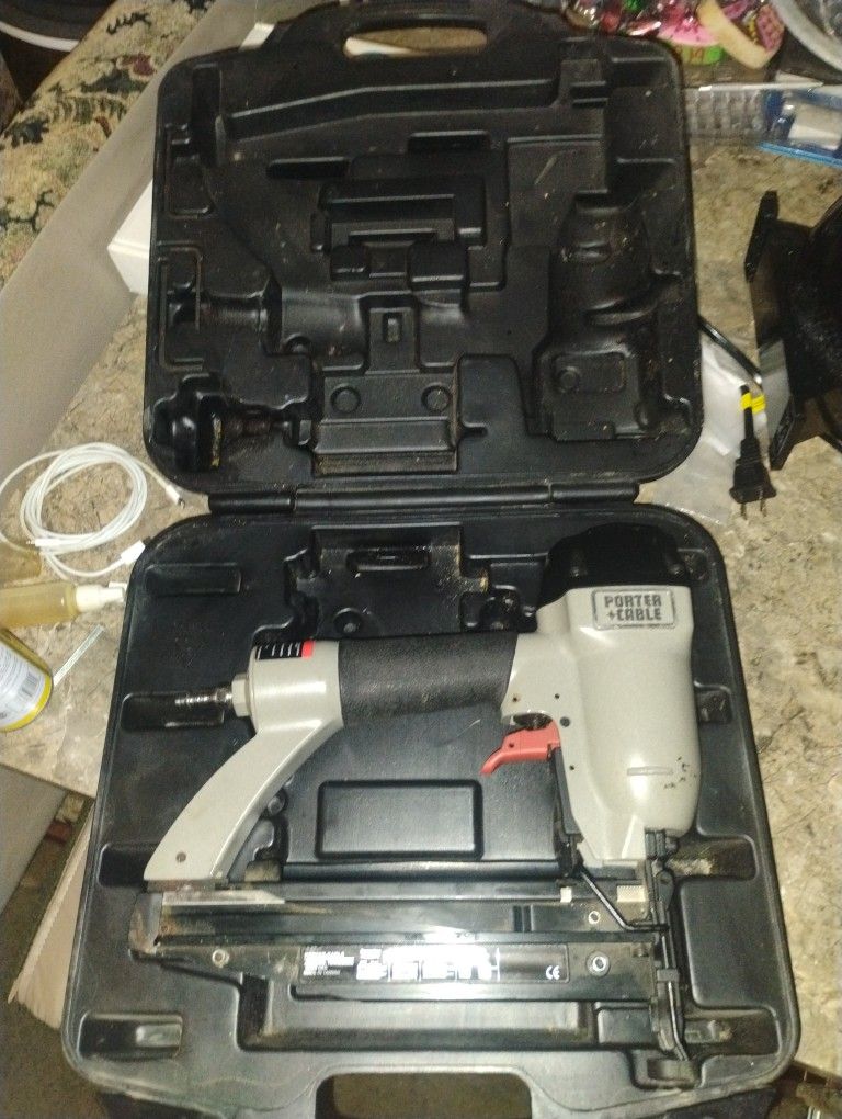 Porter Cable Finish Nail Gun With Hard Case