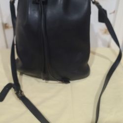 COACH VINTAGE BLACK LEATHER BUCKET HANDBAG 