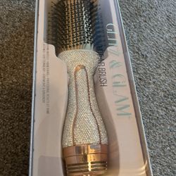 Glitz & Glam Hot Aur Brush 