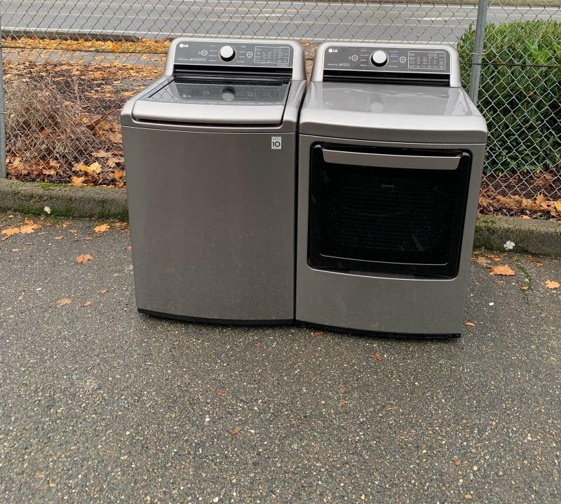 LG WASHER AND DRYER SET. 