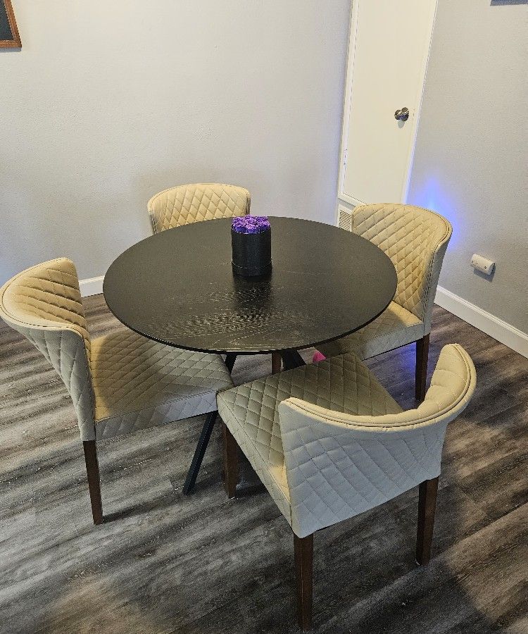 Small Dinner Room Table And Chairs