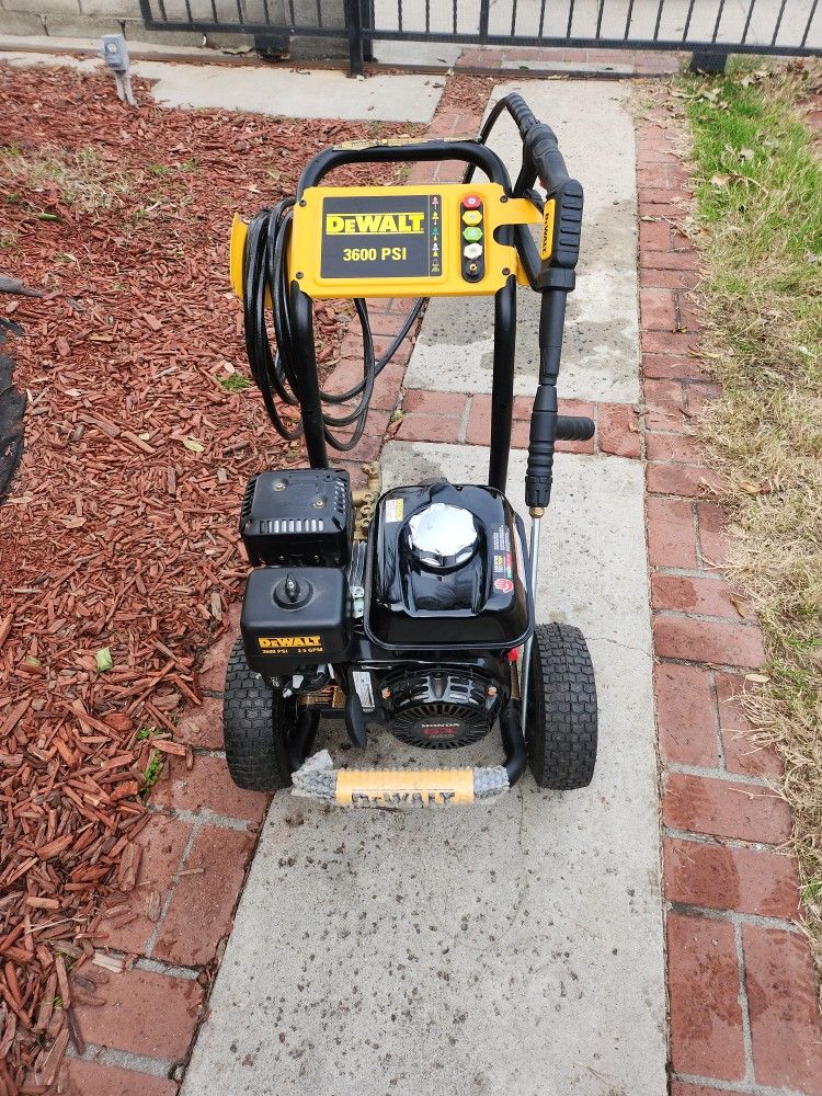 DEWALT PRESSURE WASHER 3600 PSI 2.5 GMM