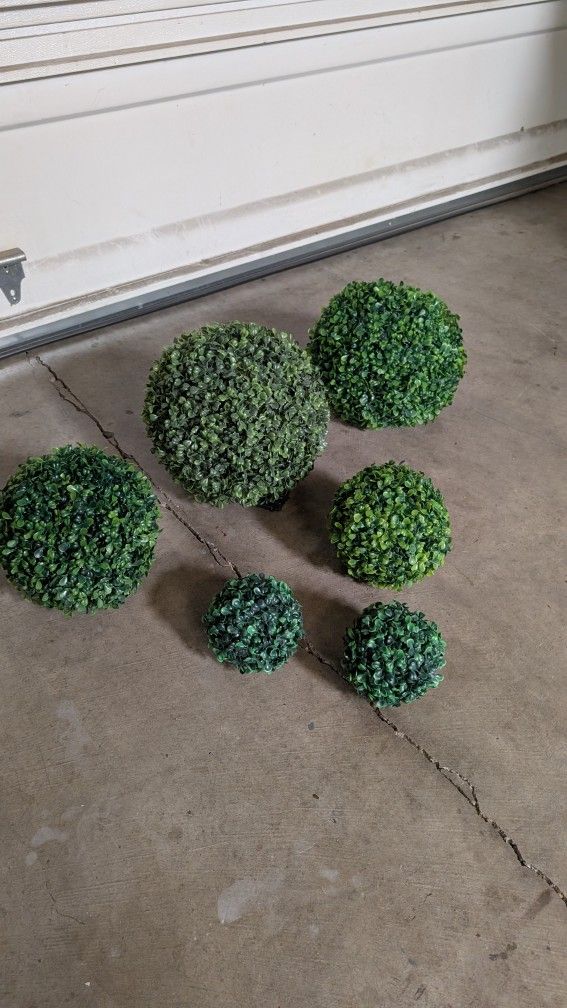 6 Artificial plants Ball topiary