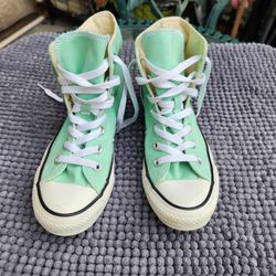 Converse Size 6 Women $20