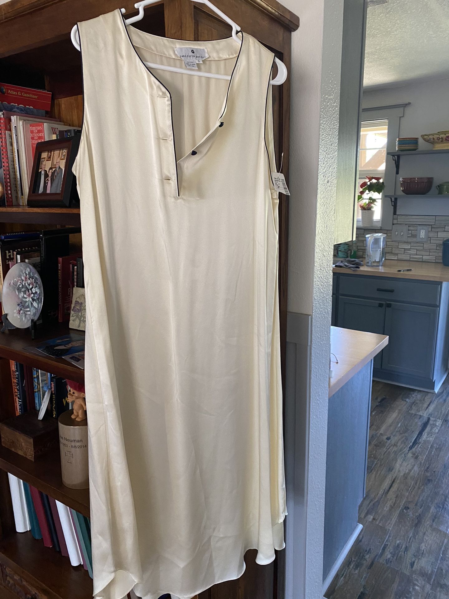 NWT Saks Fifth Avenue Ivory Nightgown, Size Large